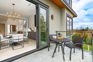 Shutterstock 2052298715