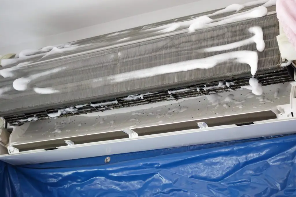 Air,Conditioner,Cleaning,With,Spray,Foam,Cleaner