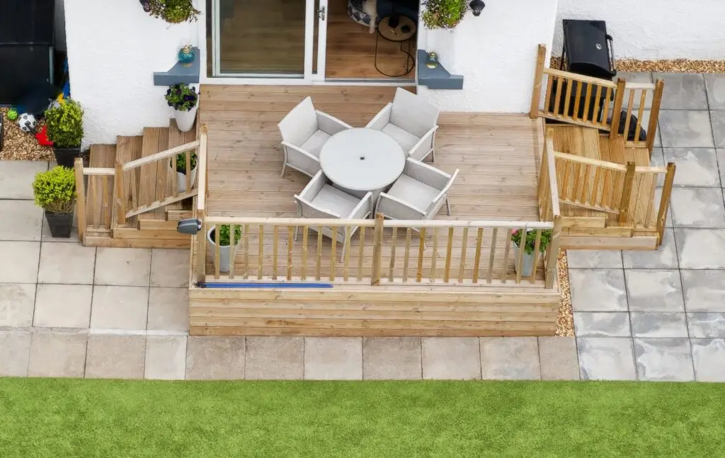 New,Decking,Built,In,Garden,At,Private,Building,Renovation