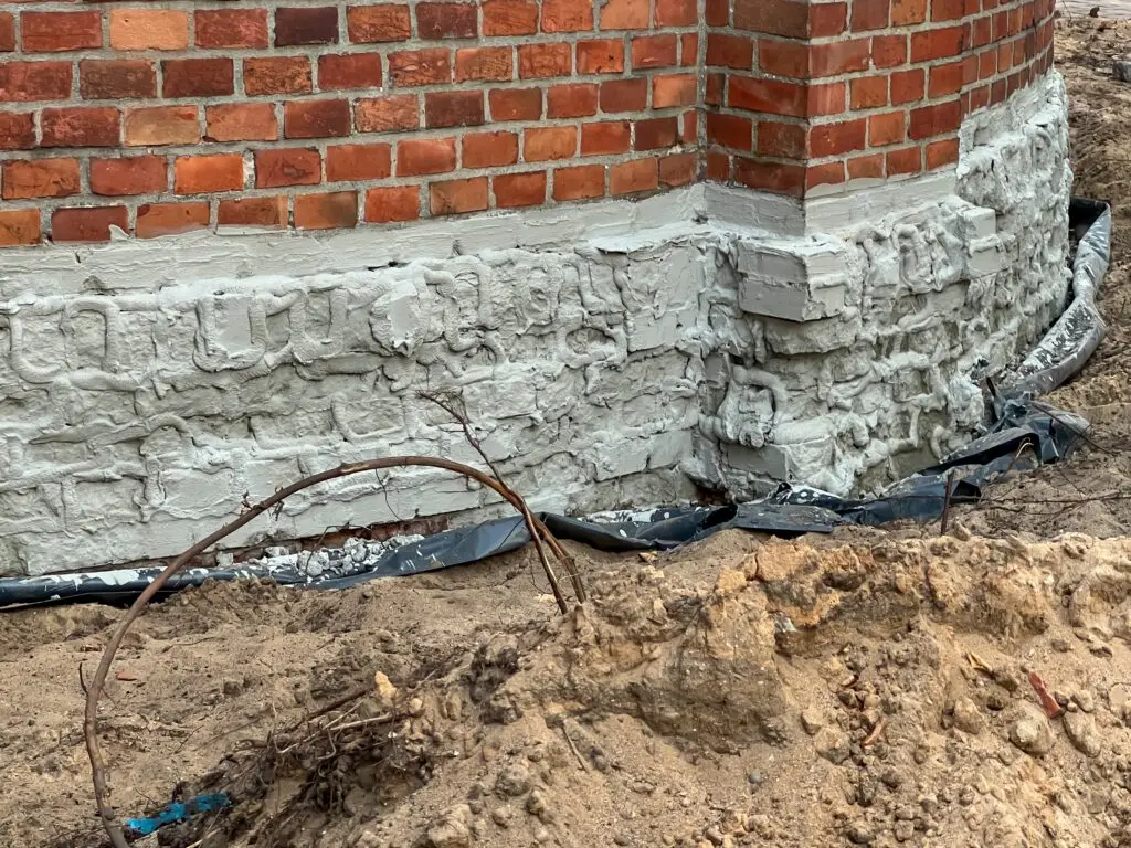 Securing,The,Foundations,Of,Existing,,Old,Buildings,Against,Moisture.,Excavation,