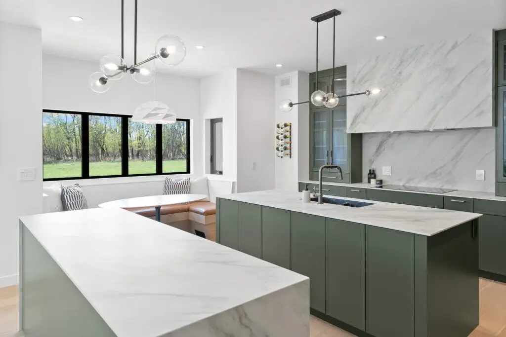 Kitchen,With,A,White,Marble,Countertop,And,Green,Cabinets.,The